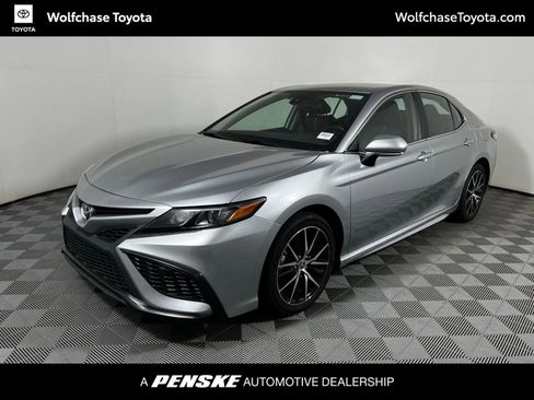 Used 2024 Toyota Camry SE FWD image 1