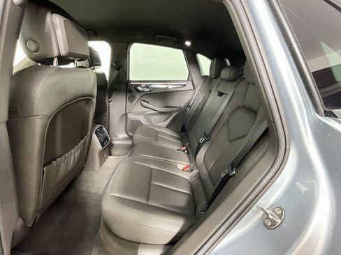 Used 2020 Porsche Macan image 25