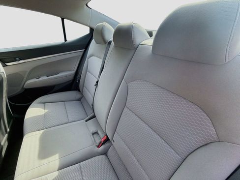 Used 2020 Hyundai Elantra SE FWD image 12