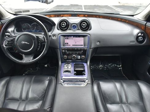 Used 2013 Jaguar XJ image 15
