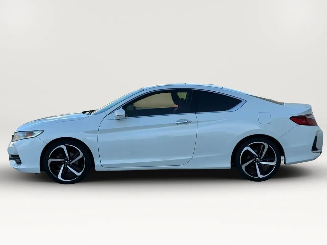 Used 2017 Honda Accord EX image 5