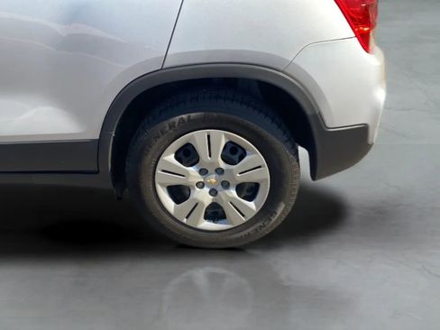 Used 2017 Chevrolet Trax LS FWD image 34