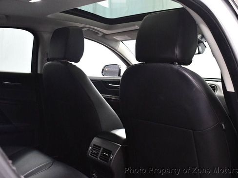 Used 2017 Jaguar XE Premium image 15