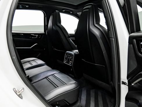 Used 2023 Porsche Cayenne image 67