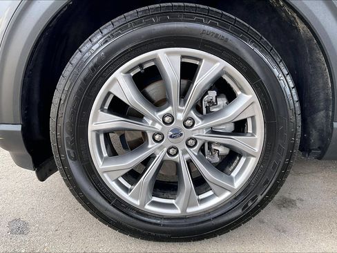 Used 2021 Ford Explorer Limited w/ Equipment Group 301A AWD/4WD image 28