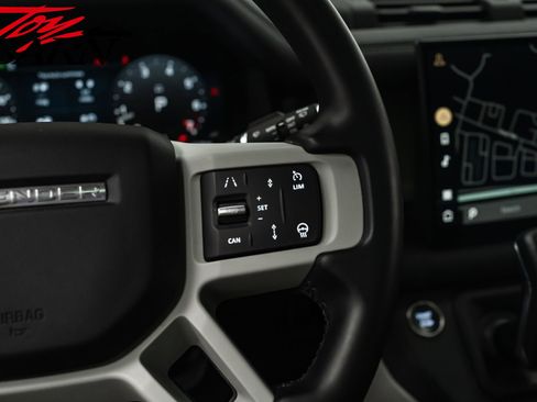 Used 2024 Land Rover Defender 110 SE image 30