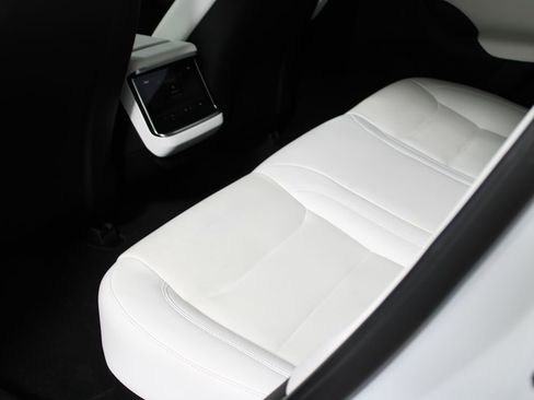 Used 2022 Tesla Model S image 25