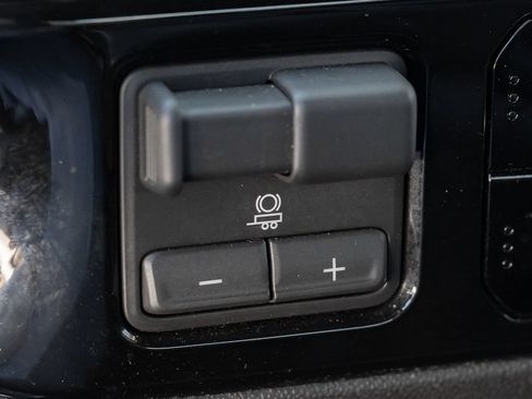 Used 2026 GMC Sierra 1500 SLT RWD image 33