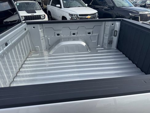 Used 2022 Chevrolet Silverado 1500 LT image 11