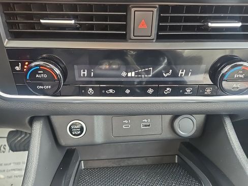 Used 2023 Nissan Rogue SV w/ SV Premium B Package image 20