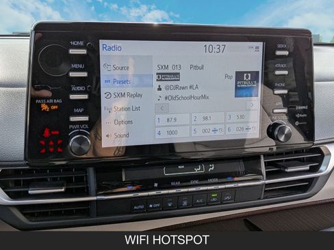 Used 2023 Toyota Sienna LE image 19