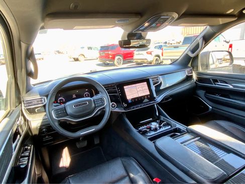 Used 2022 Jeep Wagoneer Series III w/ Flexible Seating Group image 29
