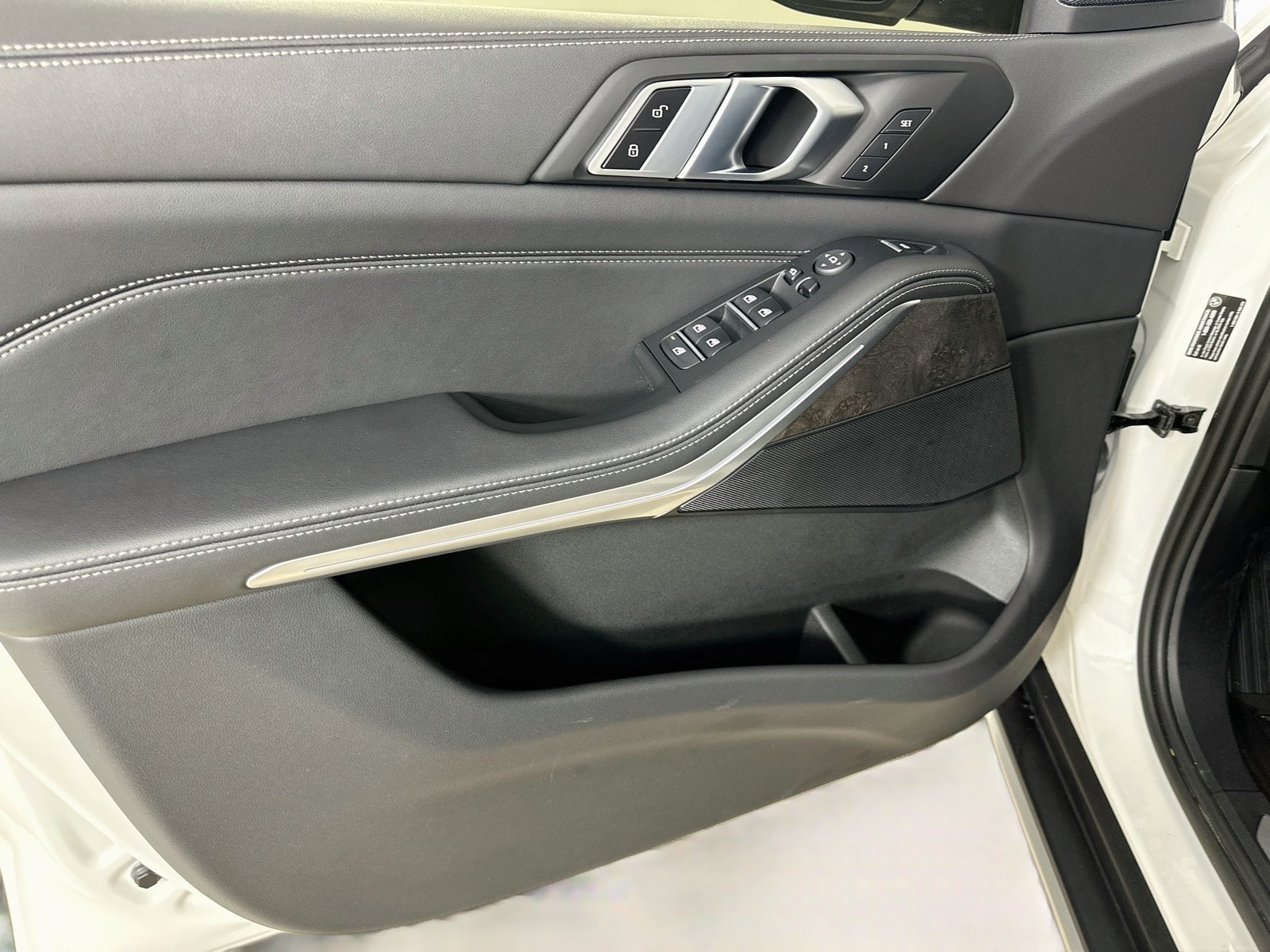 Used 2025 BMW X5 xDrive40i w/ Parking Assistance Package AWD/4WD image 16