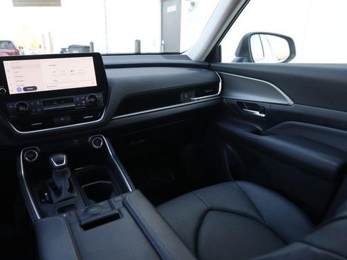 Certified 2025 Toyota Grand Highlander AWD image 27