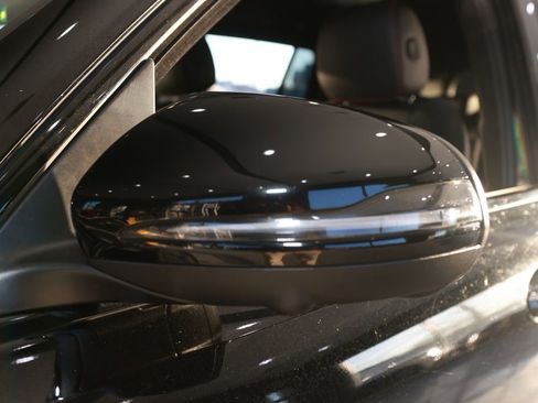 Used 2023 Mercedes-Benz GLB 250 4MATIC image 46