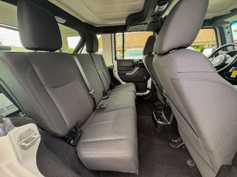 Used 2017 Jeep Wrangler Unlimited Sport w/ Connectivity Group AWD/4WD image 27