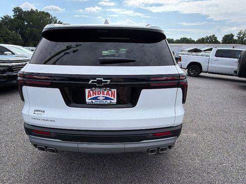 New 2026 Chevrolet Traverse LT w/ Sun and Wheel Package FWD image 10