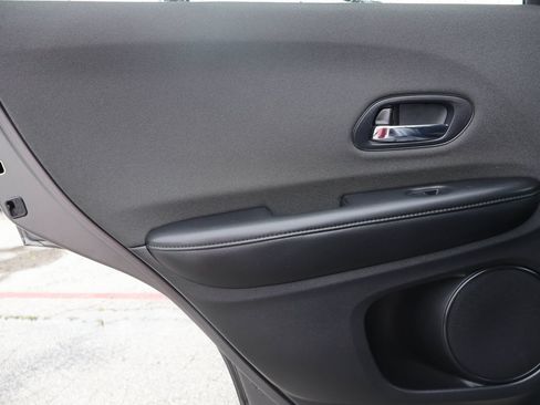 Used 2020 Honda HR-V LX image 12