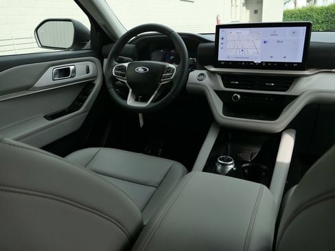 Used 2026 Ford Explorer Active w/ Active Comfort Package RWD image 27