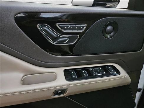 Used 2021 Lincoln Aviator Grand Touring w/ Elements Package Plus image 9