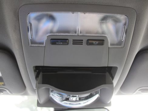 Used 2019 Toyota Highlander LE FWD image 47