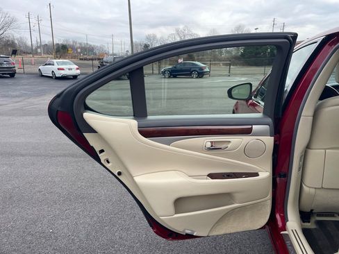 Used 2014 Lexus LS 460 w/ Comfort Package RWD image 17