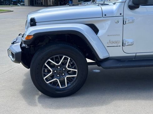 Used 2024 Jeep Wrangler Unlimited Sahara AWD/4WD image 8