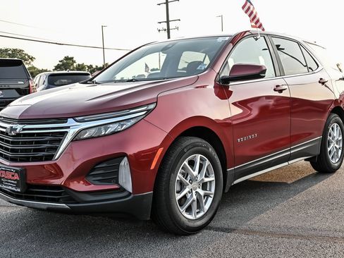 Used 2024 Chevrolet Equinox LT w/ LPO, Floor Liner Package FWD image 6