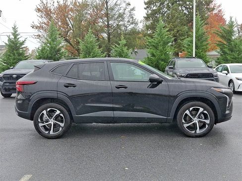 Used 2024 Chevrolet Trax RS w/ Sunroof Package image 4