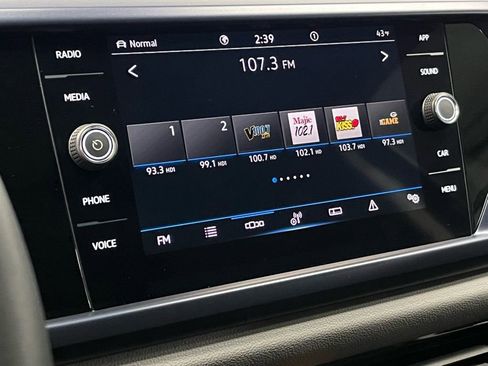 Used 2023 Volkswagen Taos SE w/ Panoramic Sunroof Package image 27