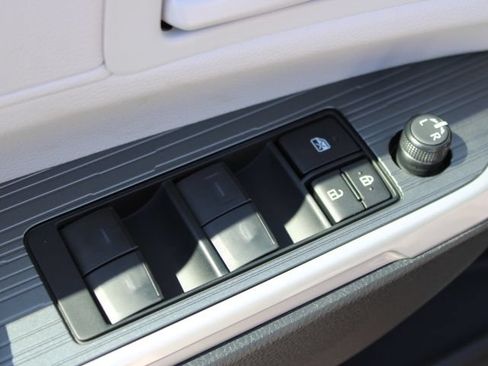 Used 2026 Toyota Sienna LE FWD image 16