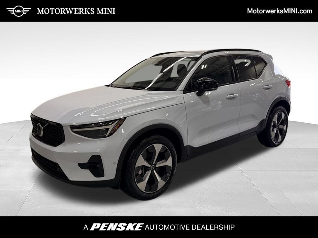 Used 2026 Volvo XC40 B5 Plus AWD/4WD image 1