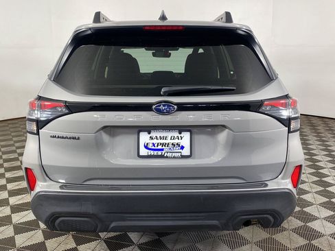 Used 2025 Subaru Forester Premium AWD/4WD image 6