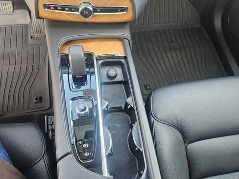 Certified 2024 Volvo XC90 B5 Plus w/ Protection Package Premier image 25