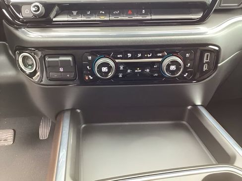Used 2024 Chevrolet Silverado 2500 High Country AWD/4WD image 36