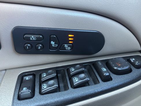 Used 2006 Chevrolet Silverado 2500 LT w/ Heavy-Duty Power Package image 28