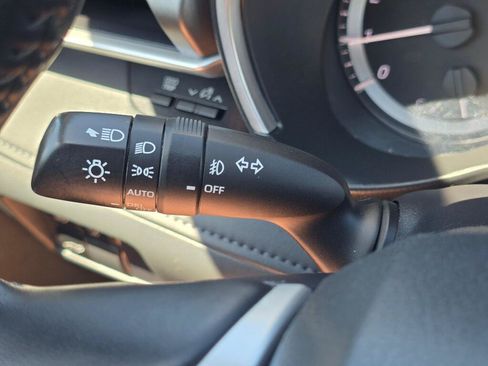 Used 2023 Toyota Highlander XLE AWD/4WD image 42
