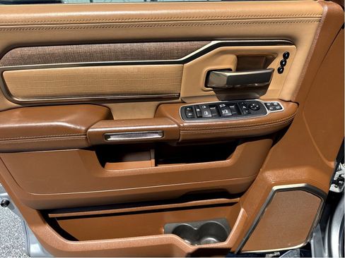 Used 2023 RAM 3500 Limited image 11