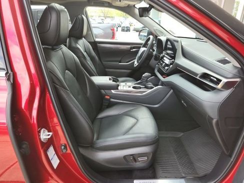 Used 2022 Toyota Highlander Limited AWD/4WD image 29