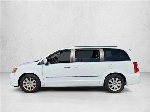 Used 2015 Chrysler Town & Country Touring FWD image 6