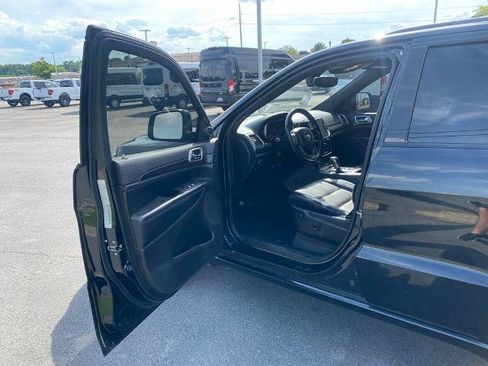 Used 2020 Jeep Grand Cherokee Altitude AWD/4WD image 10