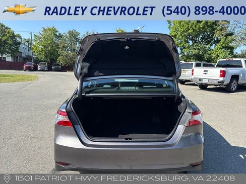 Used 2019 Toyota Camry LE image 18