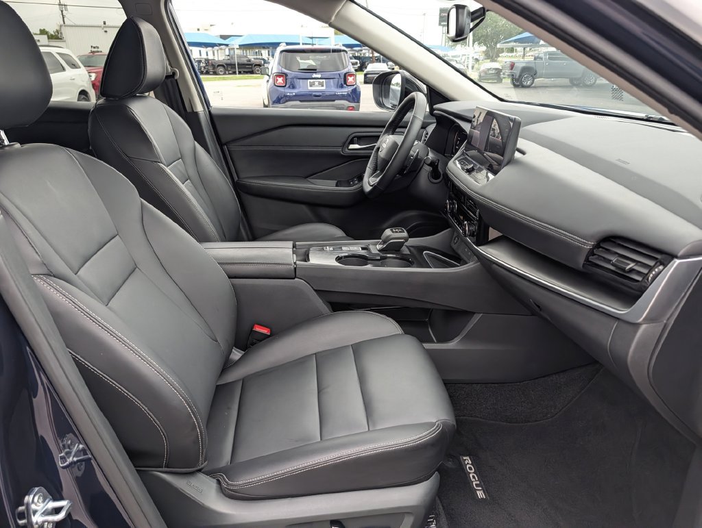 Used 2026 Nissan Rogue SL FWD image 32
