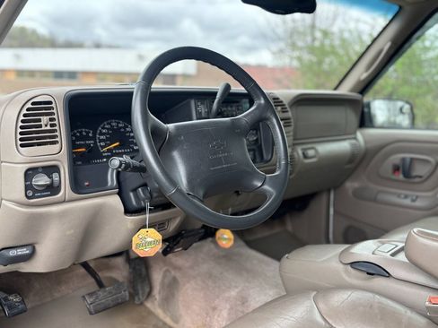 Used 1997 Chevrolet Tahoe 4WD w/ Preferred Equipment Group 3 image 9