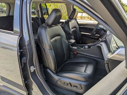 Certified 2024 Jeep Grand Cherokee Limited w/ Black Appearance Package image 48