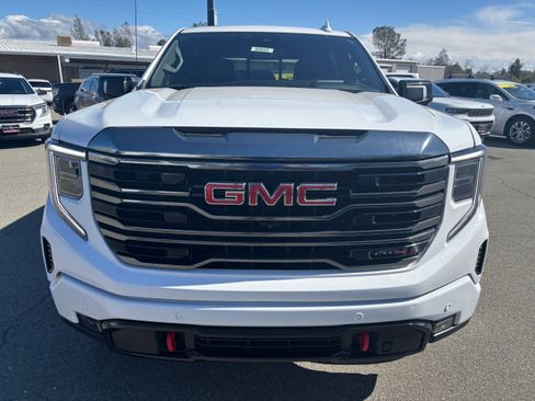 Used 2023 GMC Sierra 1500 AT4 image 2