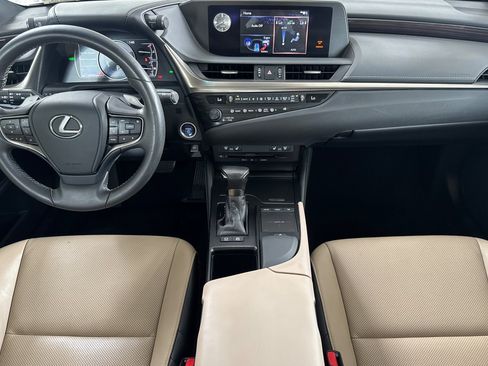Certified 2020 Lexus ES 300h w/ Premium Package FWD image 17