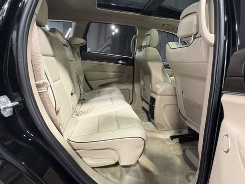Used 2019 Jeep Grand Cherokee Overland AWD/4WD image 39