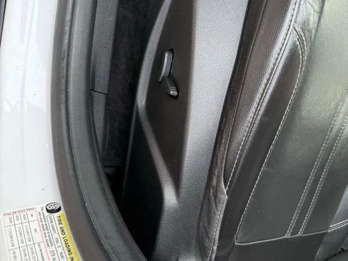 Used 2014 Ford Focus SE w/ Equipment Group 201A image 9