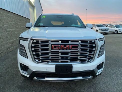 Used 2025 GMC Yukon Denali image 3